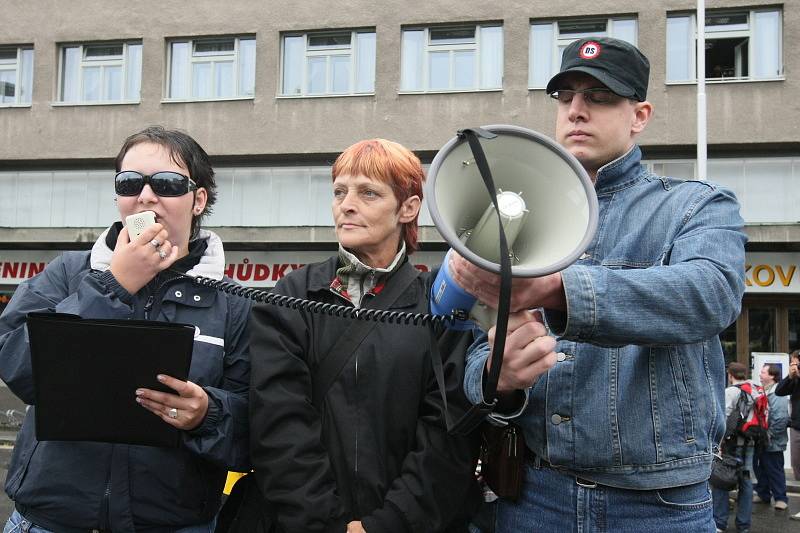 Demonstrace příznivců Dělnické strany na setkání v Hradci králové