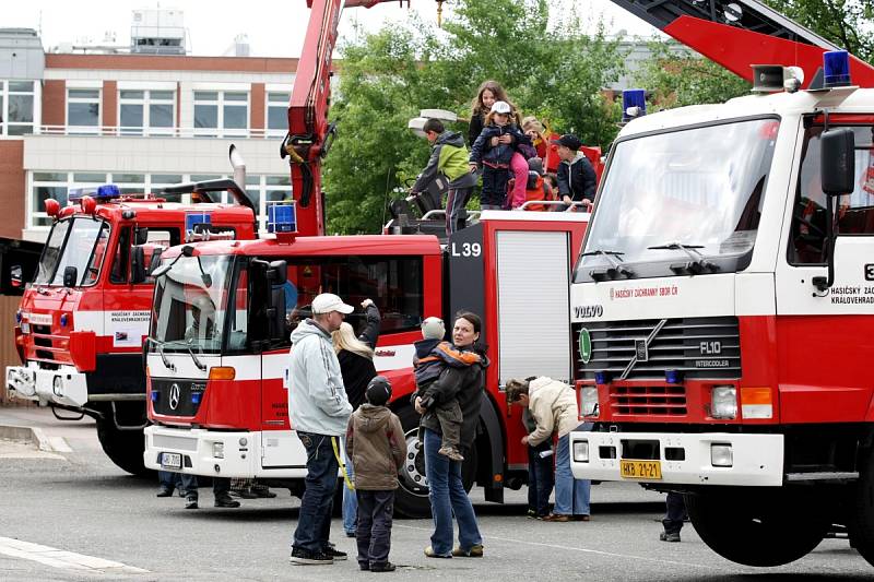 Den otevřených dveří na centrální stanici královéhradeckého Hasičského záchranného sboru.