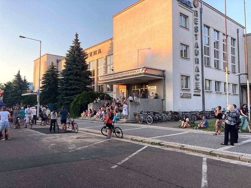 Hudební happening s Filharmonií Hradec Králové.