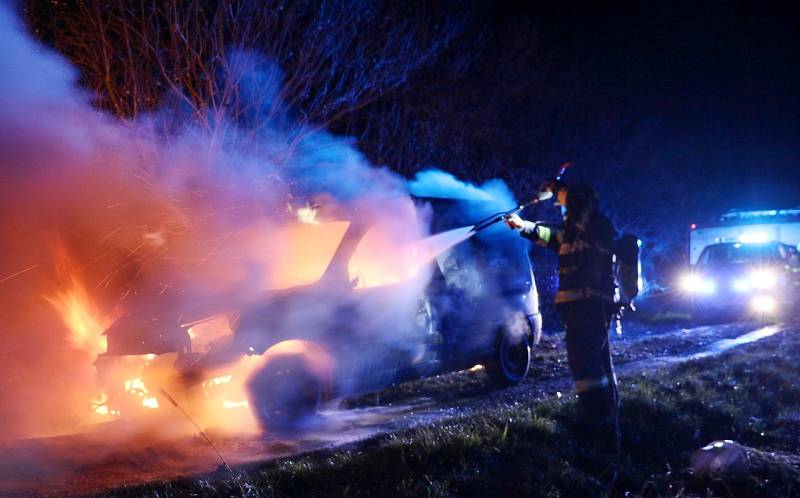 Požár automobilu v Třebechovicích pod Orebem.