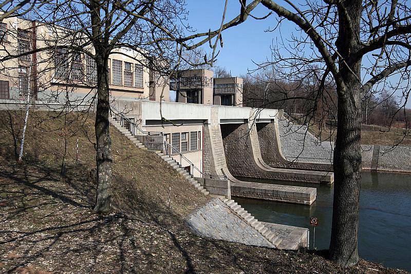 Elektrárna v Předměřicích nad Labem.