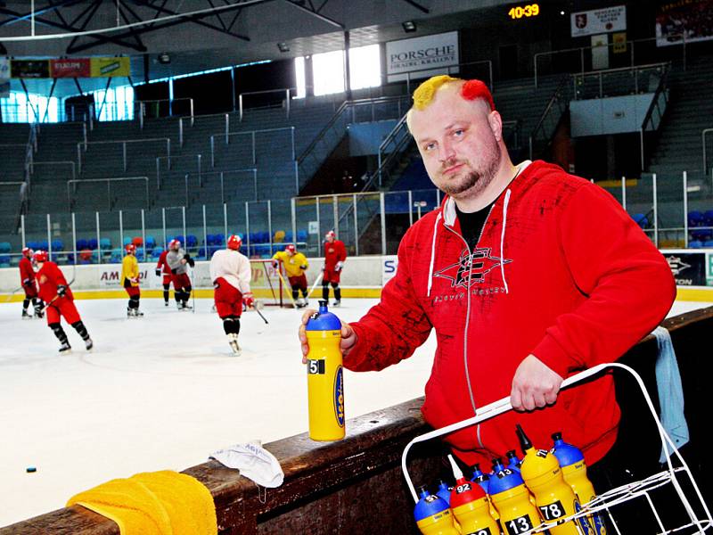 Máser hokejového mužstva HC VCES Hradec Králové Martin Kratochvíl.