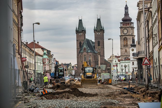 Rekonstrukce části Velkého náměstí v Hradci Královéf