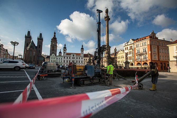 Průzkumné vrty na Velkém náměstí v Hradci Králové