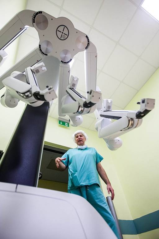 Robot na urologické a onkologické operace ve Fakultní nemocnici Hradec Králové.