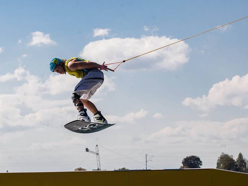 Wakepark na plačické pískovně u Hradce Králové.