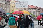 Na dvě stovky lidí se sešlo na hradeckém náměstí T. G. Masaryka, aby protestovali proti Andreji Babišovi.