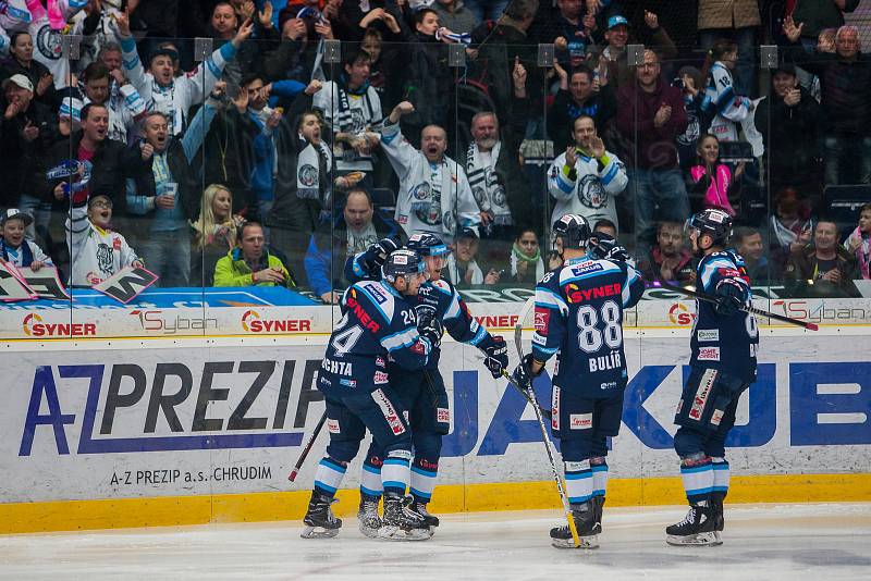 4. zápas čtvrtfinále extraligy ledního hokeje Bílí Tygři Liberec - Mountfield Hradec Králové.