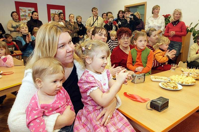 Do nových zcela zrekonstruovaných prostor se přesunula mateřská škola, která působí při Základní škole Jana Pavla II.