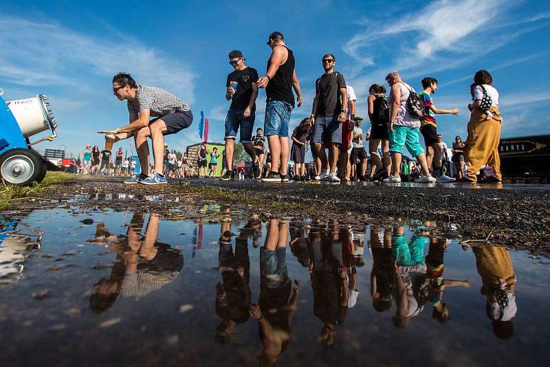 Na letišti v Hradci Králové začal 4. července 2018 dvacátý čtvrtý ročník festivalu Rock for People. Tradiční hudebnbní festival v Hradeckém festival parku. Vystoupily například Tři sestry či Vypsaná fixa