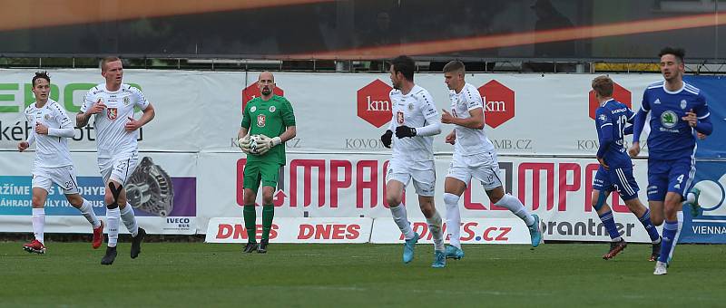 Brankář hradeckých Votroků Patrik Vízek v zápasech FORTUNA:LIGY.