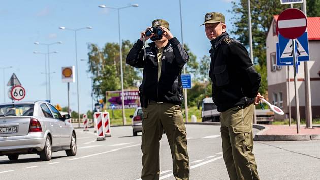 Policejní kontroly na česko-polské hranici v Náchodě.