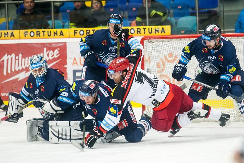 Hokejová extraliga: Mountfield HK - Bílí Tygři Liberec.