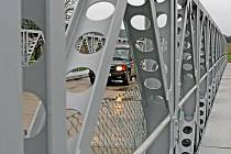 Oprava mostu přes Labe mezi Vysokou a Opatovicemi je dokončena (listopad 2010).