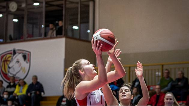 Hradecké basketbalistky si výhrou nad Slavií upevnily třetí místo v tabulce.