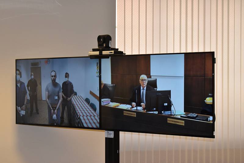 Gabriel Nagy se jednání u hradeckého soudu účastnil na dálku prostřednictvím videokonference z věznice v Horním Slavkově na Karlovarsku.