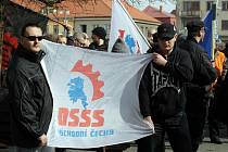 V Novém Bydžově se střetli přívrženci Dělnické strany sociální spravedlnosti s Romy. Došlo také na potyčky s policisty.