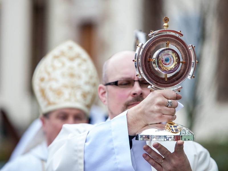 Mše v královéhradecké katedrále sv. Ducha, v místě uložení relikvie s ostatky papeže Jana Pavla II.