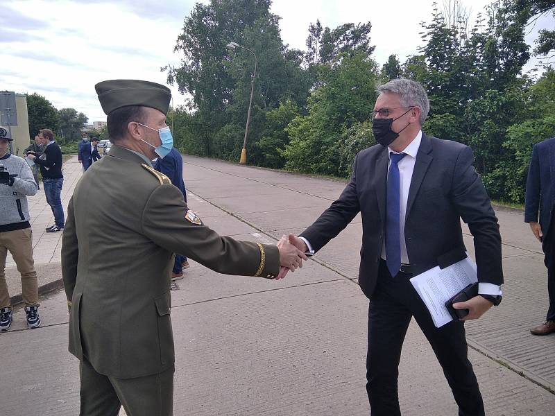 Premiér Andrej Babiš zavítal do Hradce Králové. Hlavním cílem jeho návštěvy je setkání a diskuze se studenty Fakulty vojenského zdravotnictví