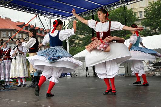 Na Folklorním festivalu Pardubice - Hradec Králové  se představilo 16 souborů.