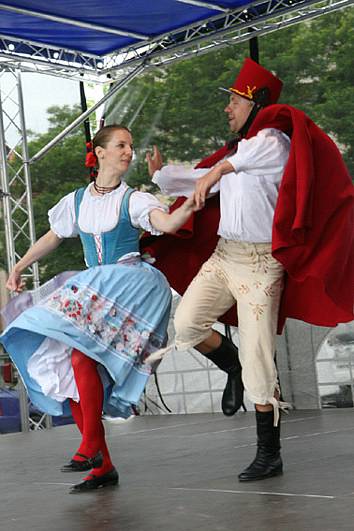 Na Folklorním festivalu Pardubice - Hradec Králové  se představilo 16 souborů.