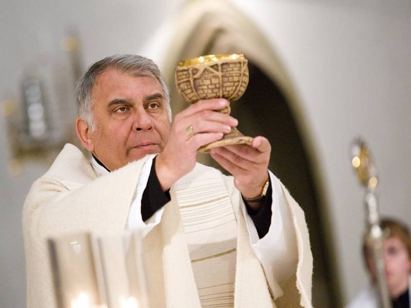 Mše svatá sloužená pomocným biskupem Josefem Kajnekem v královéhradecké katedrále sv. Ducha.