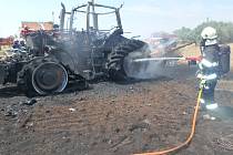 Požár zemědělského traktoru v Hlušicích.