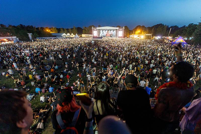 Koncerty Green Day, Weezer nebo Highly Suspect v noci na neděli uzavřely hradecký Rock for People.