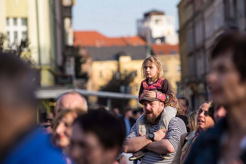 Protest proti vládě Andreje Babiše na Masarykově náměstí v Hradci Králové.