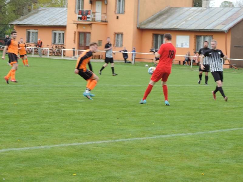 Malšovice - Třebeš B 2:4 (0:3).