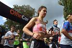 Krásné počasí přálo běžcům při nedělním Hradeckém maratonu a půlmaratonu.