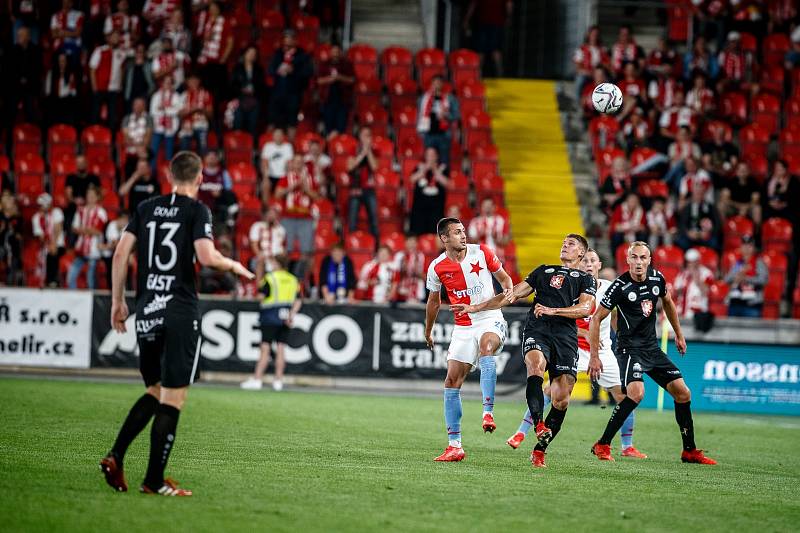 U MISTRA fotbalisté Hradce Králové body nezískala. Slavia vyhrála 4:1.