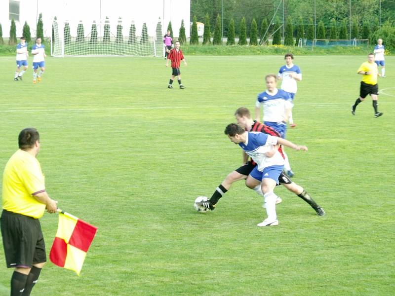 Krajská fotbalová I. B třída, skupina G: TJ Lokomotiva Hradec Králové - Baník Žacléř.