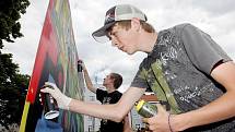 Občanské sdružení Prostor pro umožnilo sprejerům vytvářet graffiti v centru města.