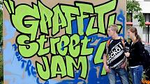 Občanské sdružení Prostor pro umožnilo sprejerům vytvářet graffiti v centru města.