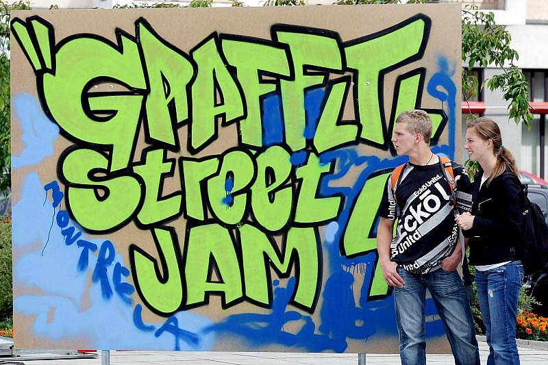 Občanské sdružení Prostor pro umožnilo sprejerům vytvářet graffiti v centru města.