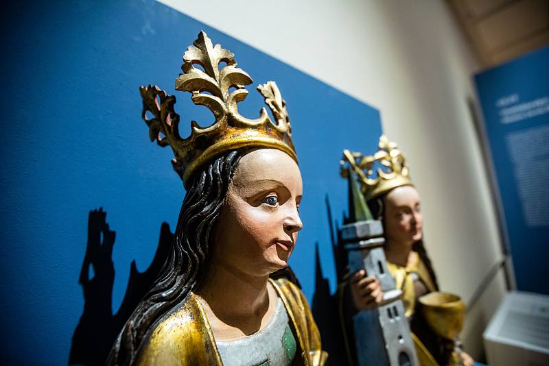Uprostřed Koruny české - gotické a raně renesanční umění východních Čech 1250 až 1550 - výstava v Muzeu východních Čech v Hradci Králové.