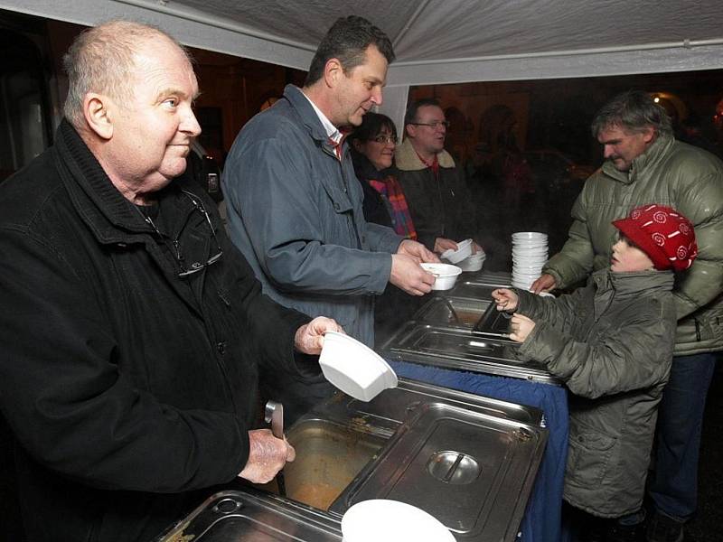 První den spolu na královéhradeckém Velkém náměstí.