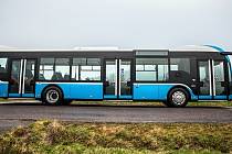 Dopravní podnik testuje nový dieselový autobus.