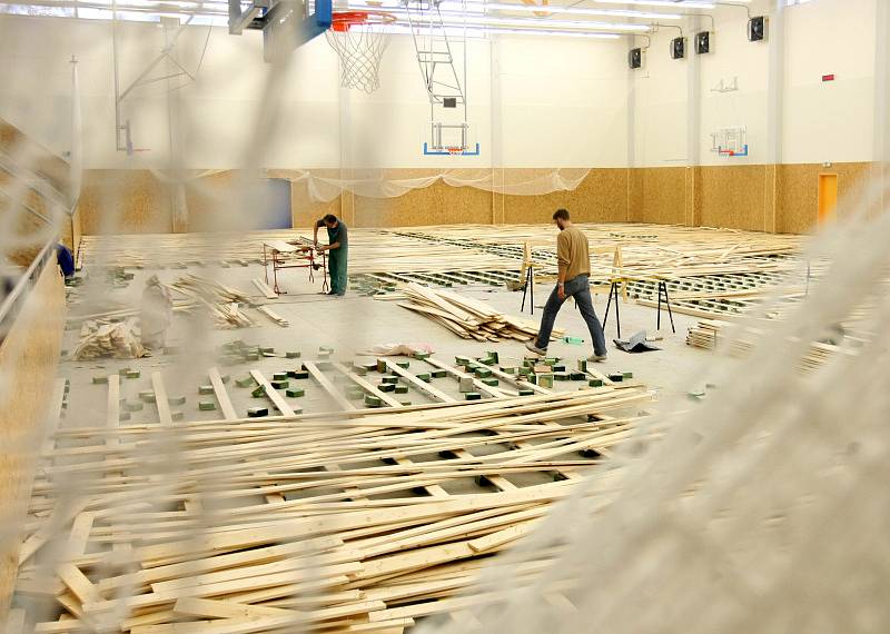 Oprava podlahy v třebešské sportovní hale