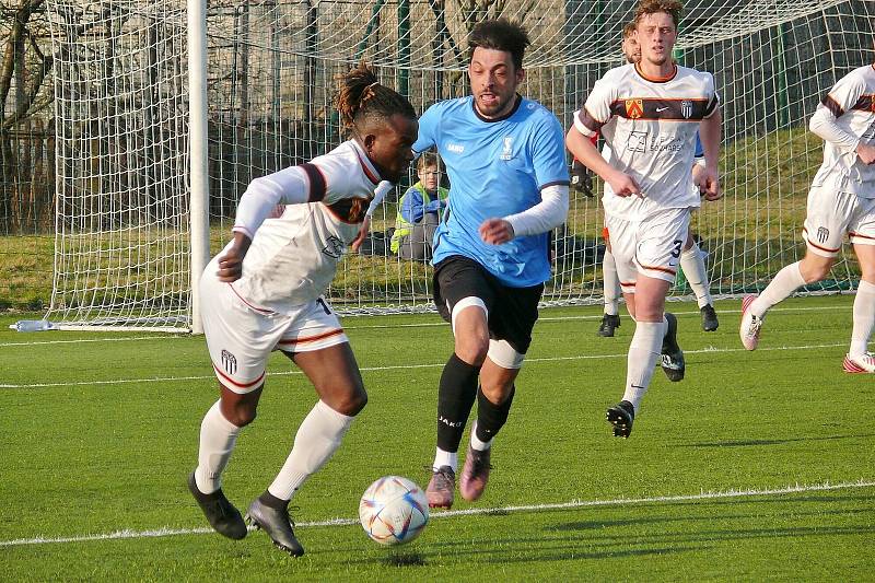 Krajský přebor: Police nad Metují (v bílém) - Solnice 0:2