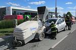 Dopravní nehoda osobního automobilu a dodávky na Rašínově třídě v Hradci Králové.