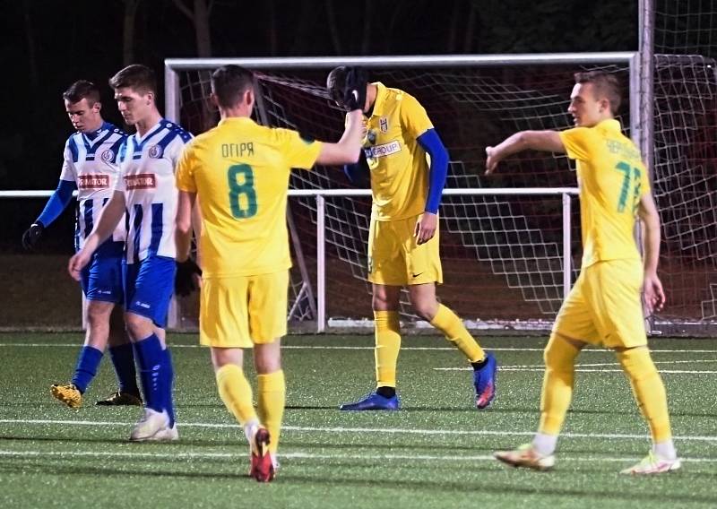 FC Polissja Žitomir (ve žlutém) versus FK Náchod 4:1 (1:0)