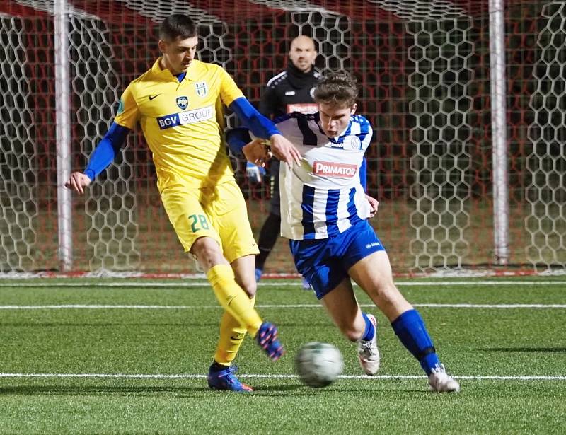 FC Polissja Žitomir (ve žlutém) versus FK Náchod 4:1 (1:0)