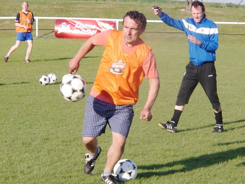 Projekt Gambrinusu "Kopeme za fotbal" v Nedělištích.