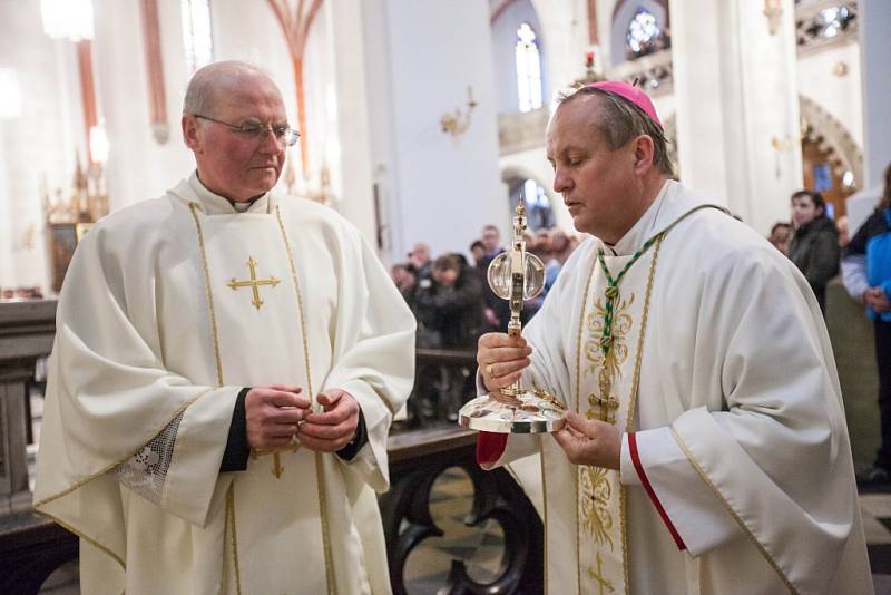 Mše v královéhradecké katedrále sv. Ducha, v místě uložení relikvie s ostatky papeže Jana Pavla II.