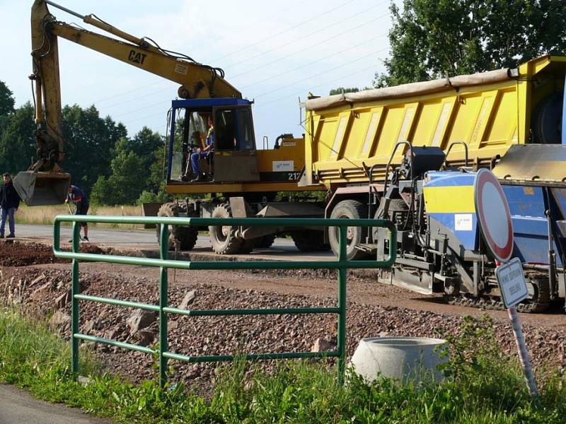 Stavba silnice mezi Týništěm nad Orlicí a Třebechovice pod Orebem