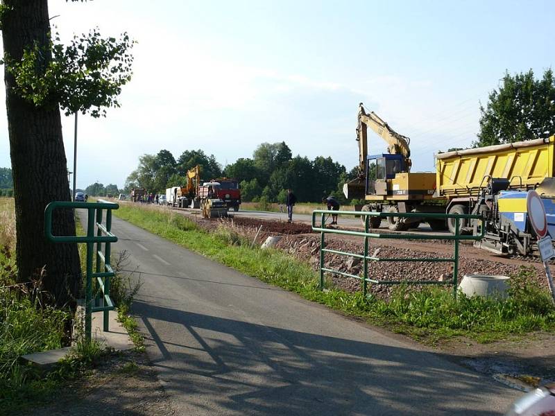 Stavba silnice mezi Týništěm nad Orlicí a Třebechovice pod Orebem