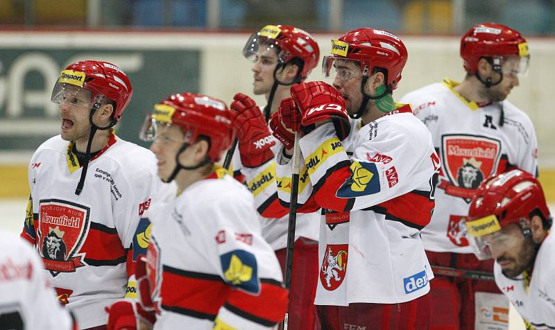 Čtvrtfinále play off hokejové extraligy: Mountfield HK - PSG Zlín.