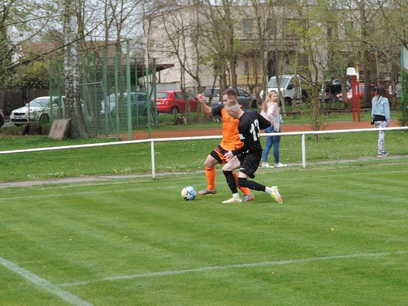 Malšovice - Třebeš B 2:4 (0:3).